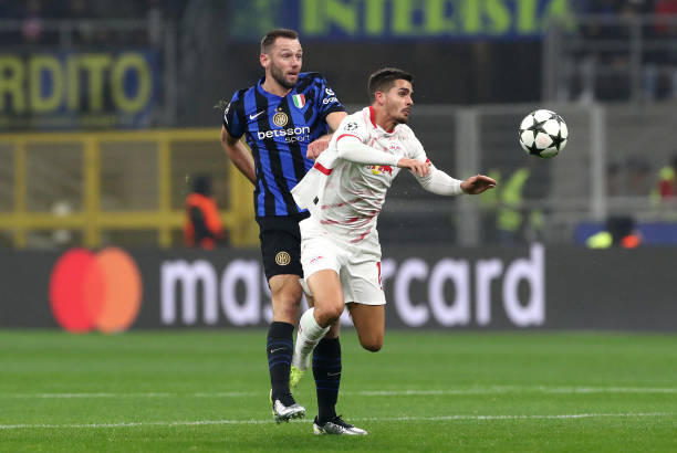 出耀眼火花 出耀眼火花