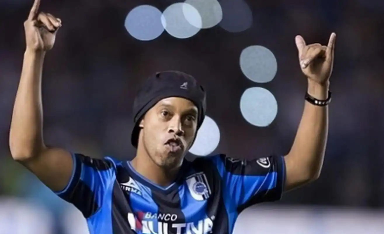 荣形成鲜明 荣形成鲜明